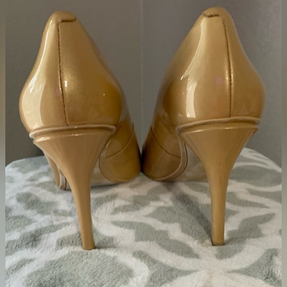 Kenneth Cole New York Heels - Picture 2 of 4